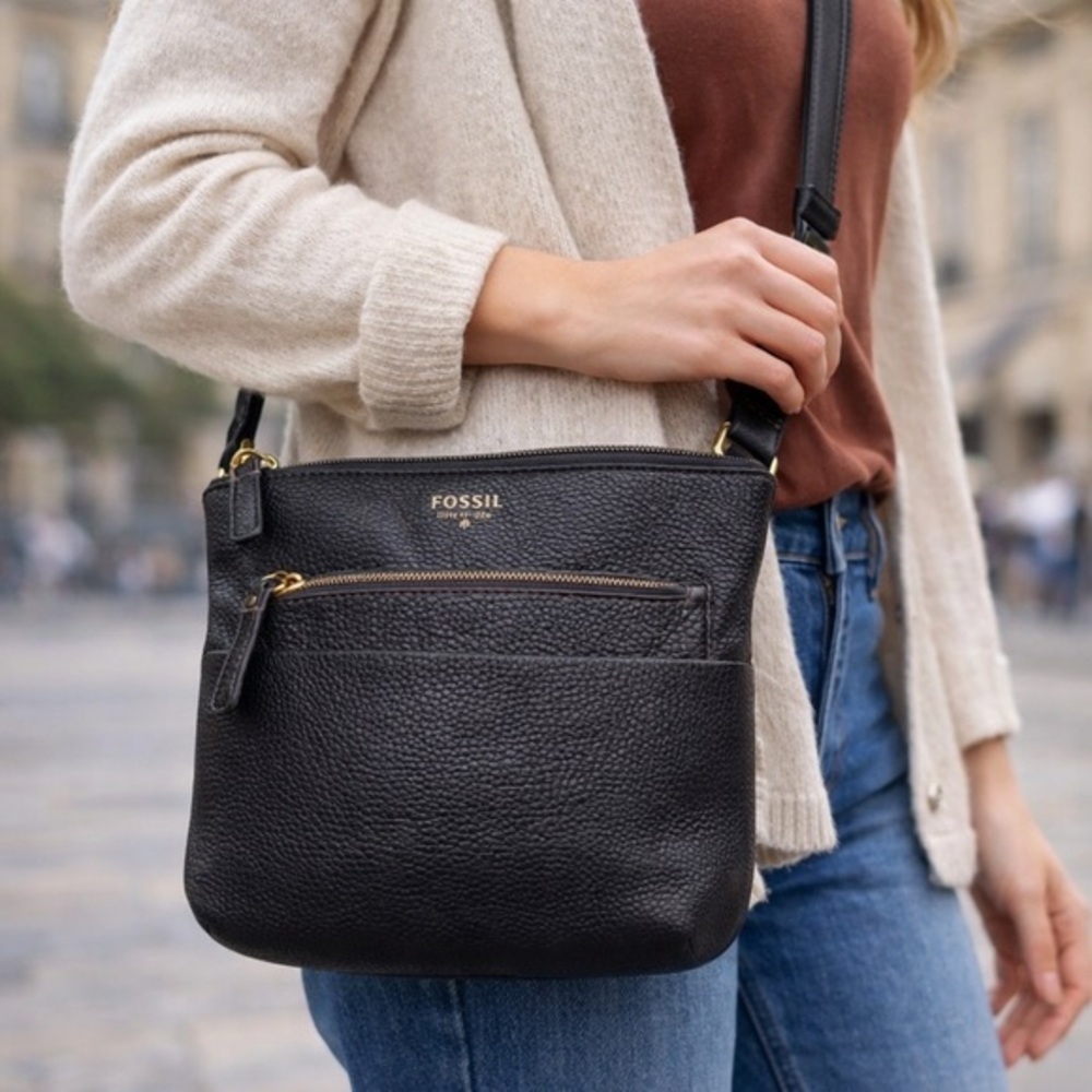 Fossil Cowhide Leather Crossbody Purse Black Gold Hardware Minimalist classic